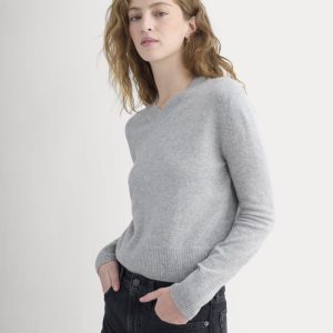 Cashmere Cropped High-V Sweater | Light Heather Grey