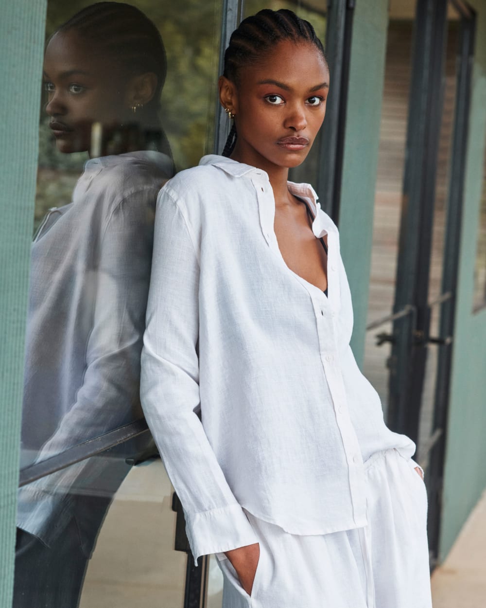 The Must-Have Shirt in Linen | Natural Chambray - Image 7